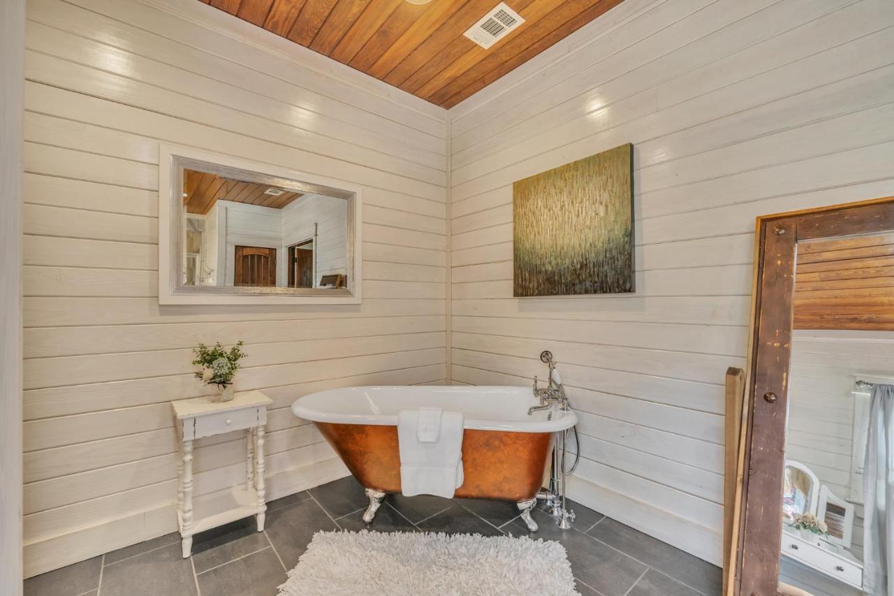 Merlot Mountain - Heated Spa Pool And Hot Tub! Cabin Broken Bow Exterior photo