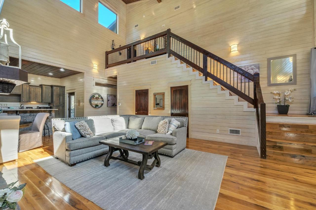 Merlot Mountain - Heated Spa Pool And Hot Tub! Cabin Broken Bow Exterior photo