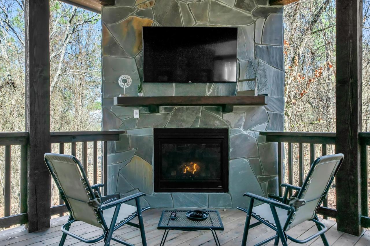 Merlot Mountain - Heated Spa Pool And Hot Tub! Cabin Broken Bow Exterior photo